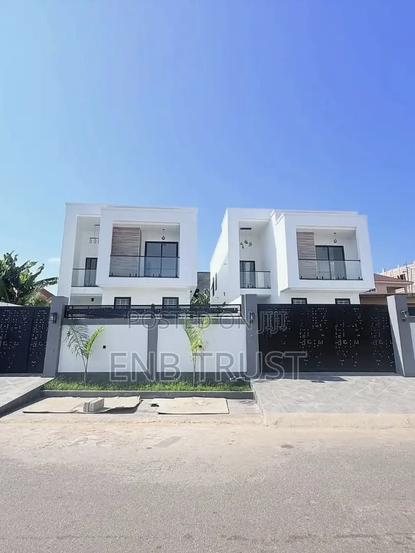 4bdrm House in Sakumono for sale