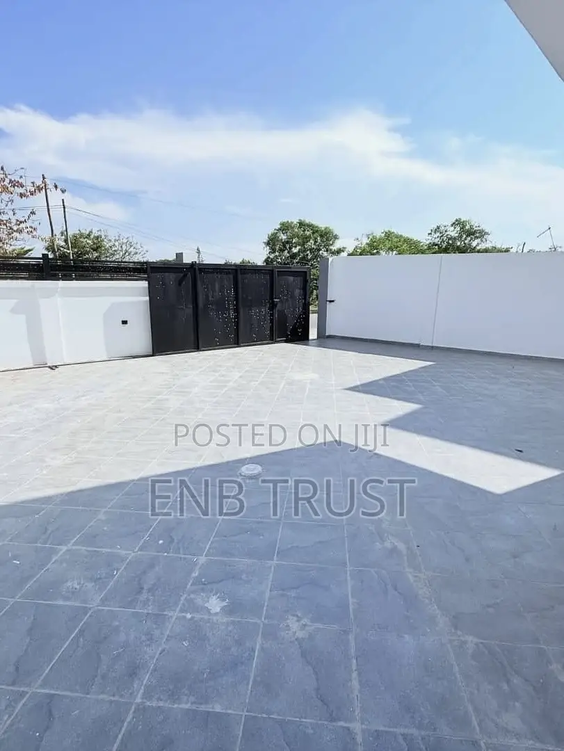 4bdrm House in Sakumono for sale