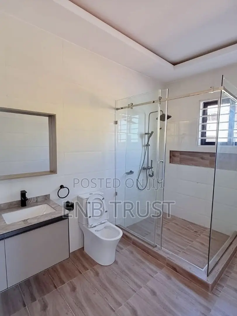4bdrm House in Sakumono for sale