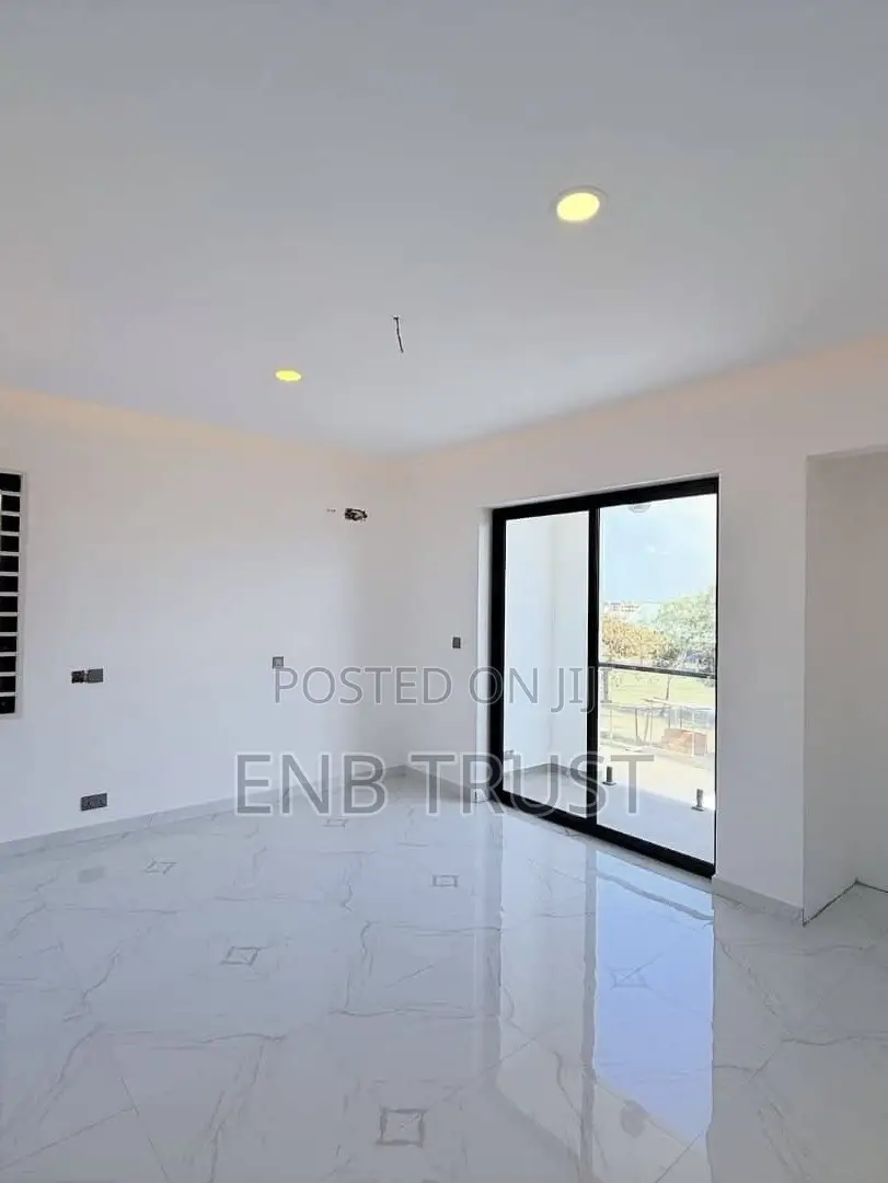 4bdrm House in Sakumono for sale