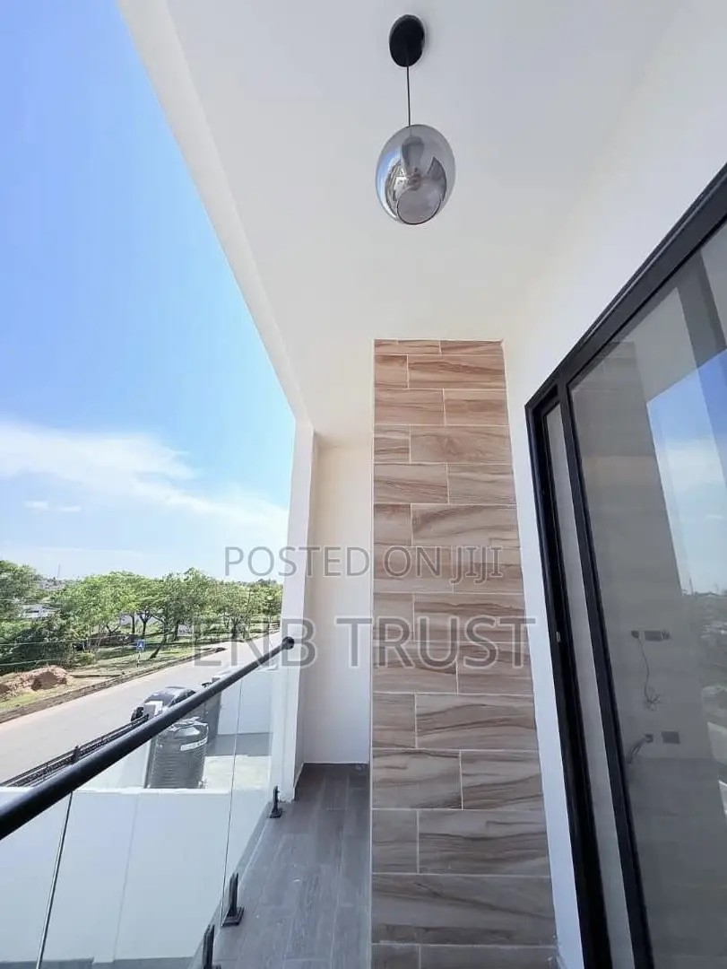 4bdrm House in Sakumono for sale