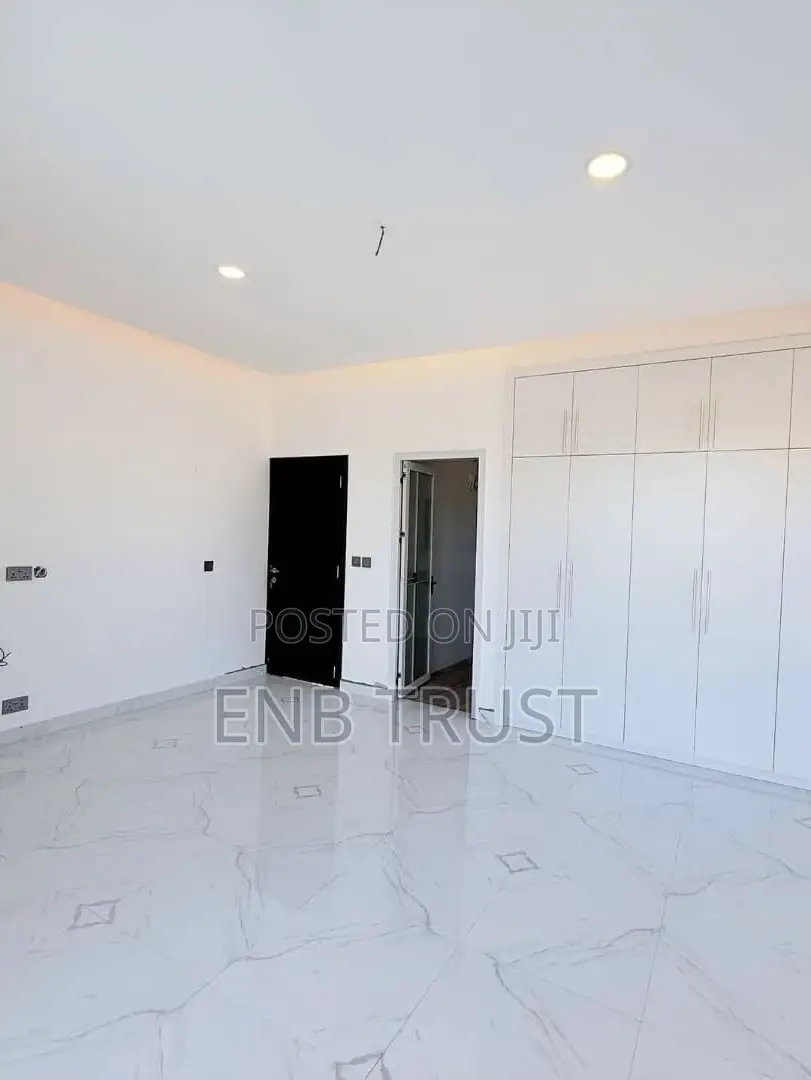 4bdrm House in Sakumono for sale