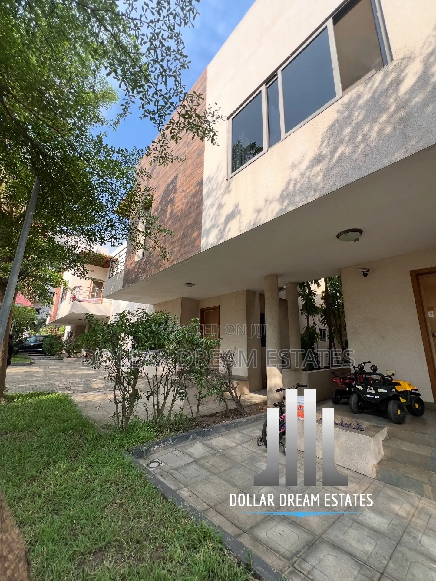 3bdrm Townhouse / Terrace in East Legon for rent