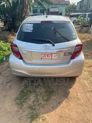 Toyota Vitz 2014 Silver