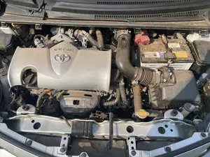 Toyota Vitz 2014 Silver