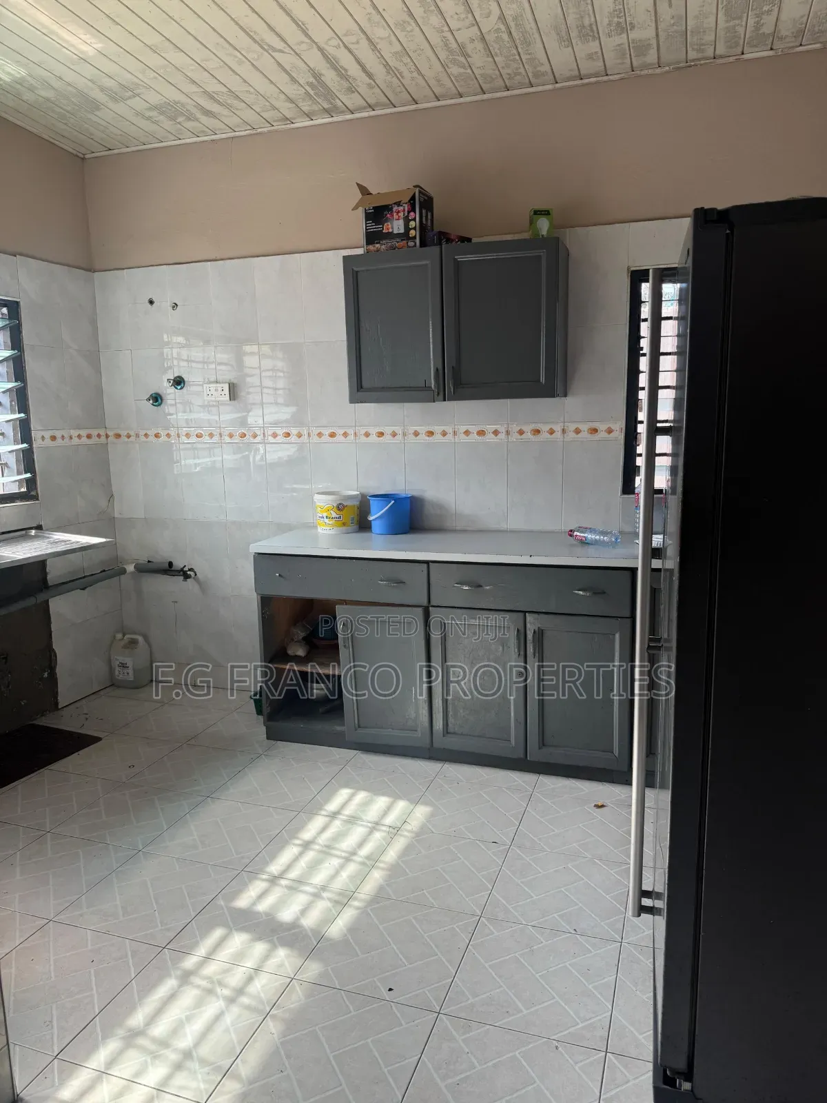 4bdrm Apartment in Kg.Franco Properties, Dansoman for rent