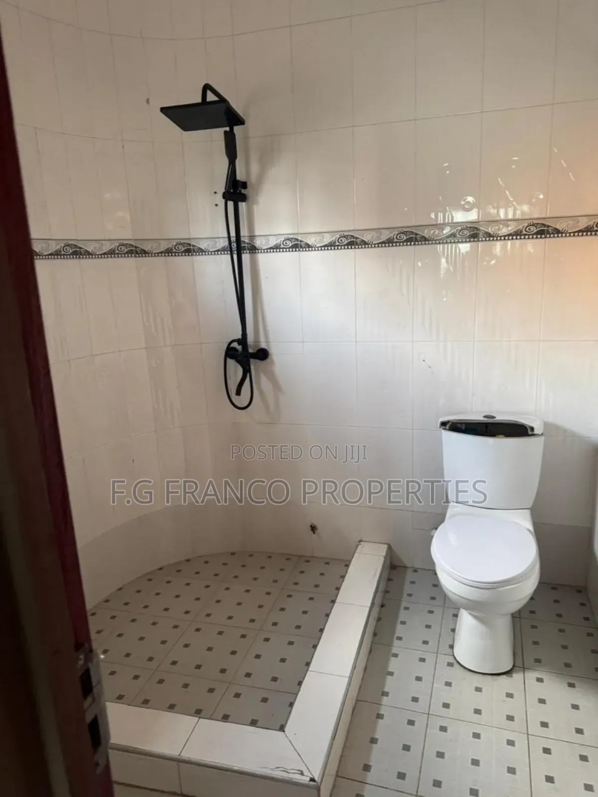 4bdrm Apartment in Kg.Franco Properties, Dansoman for rent