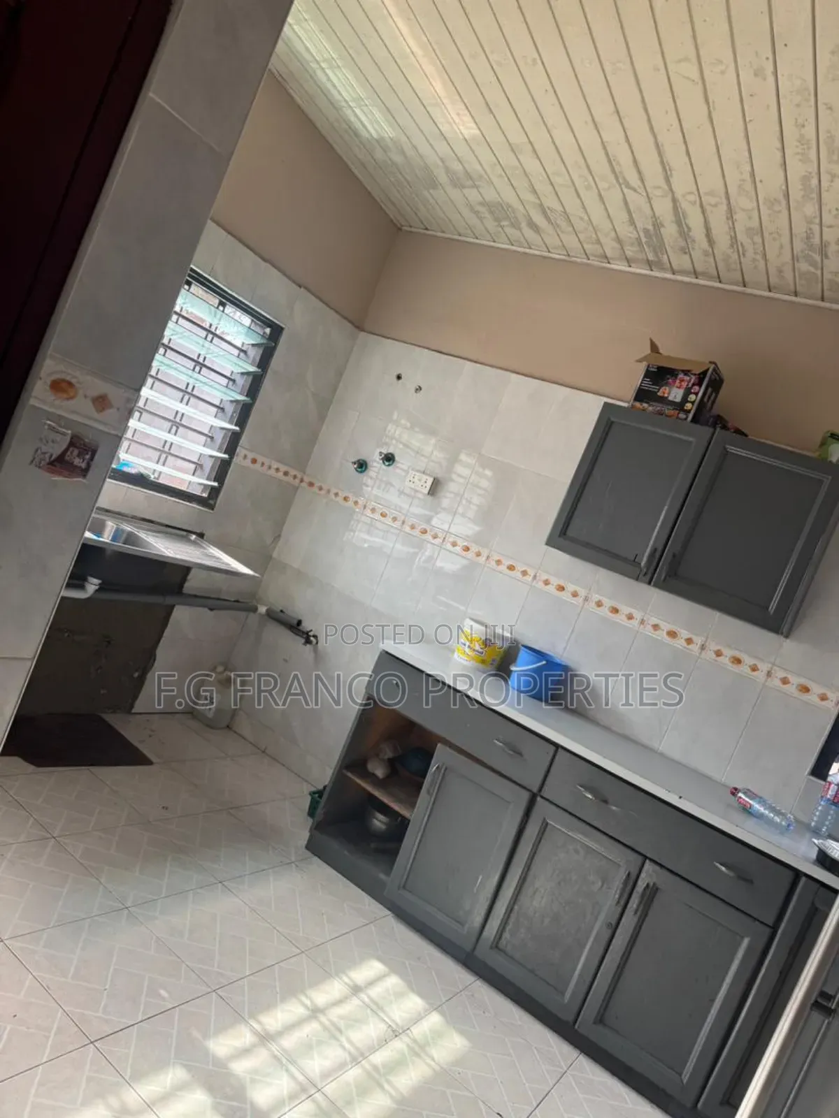4bdrm Apartment in Kg.Franco Properties, Dansoman for rent