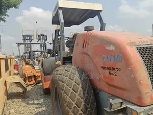 Heavy Duty Hamm Road Compactor (Selling as Is)