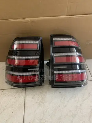 Mitsubishi Pajero Tail Light Pair