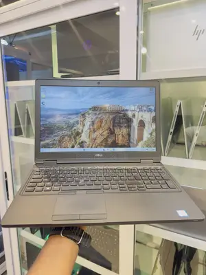 Laptop Dell Latitude 5590 8GB Intel Core i7 SSD 256GB
