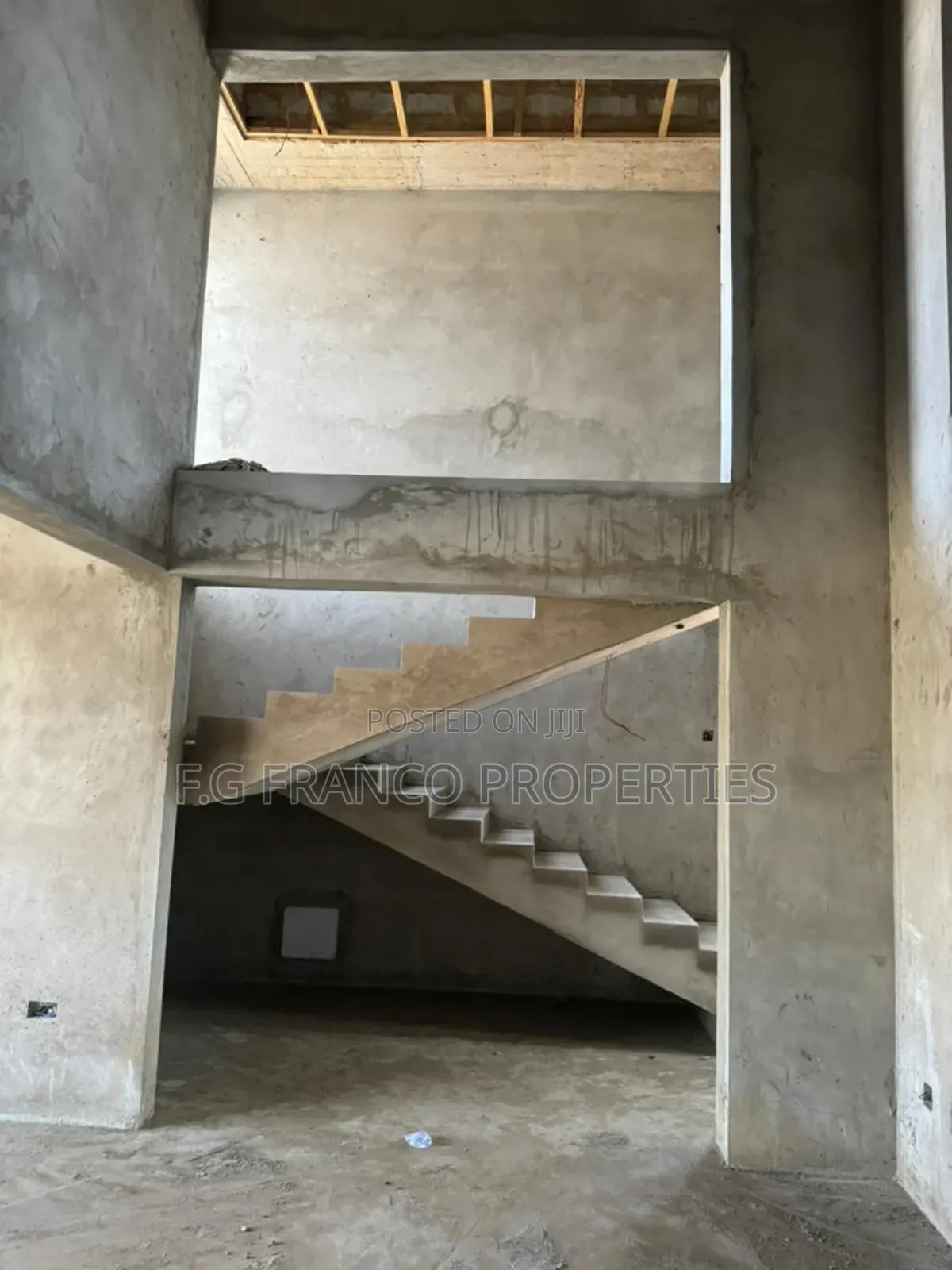 5bdrm House in K.G Franco, Ashaiman Municipal for sale