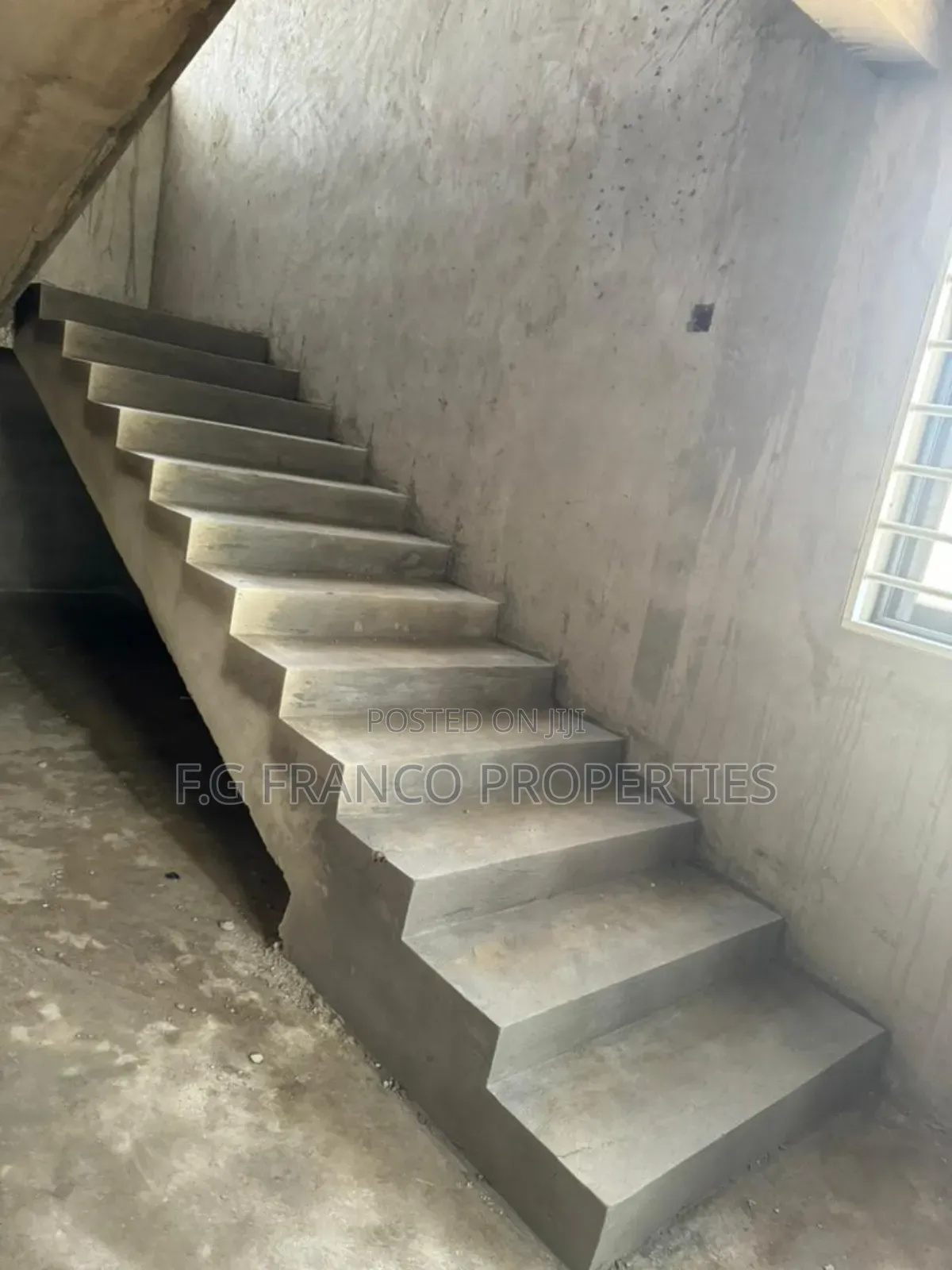 5bdrm House in K.G Franco, Ashaiman Municipal for sale