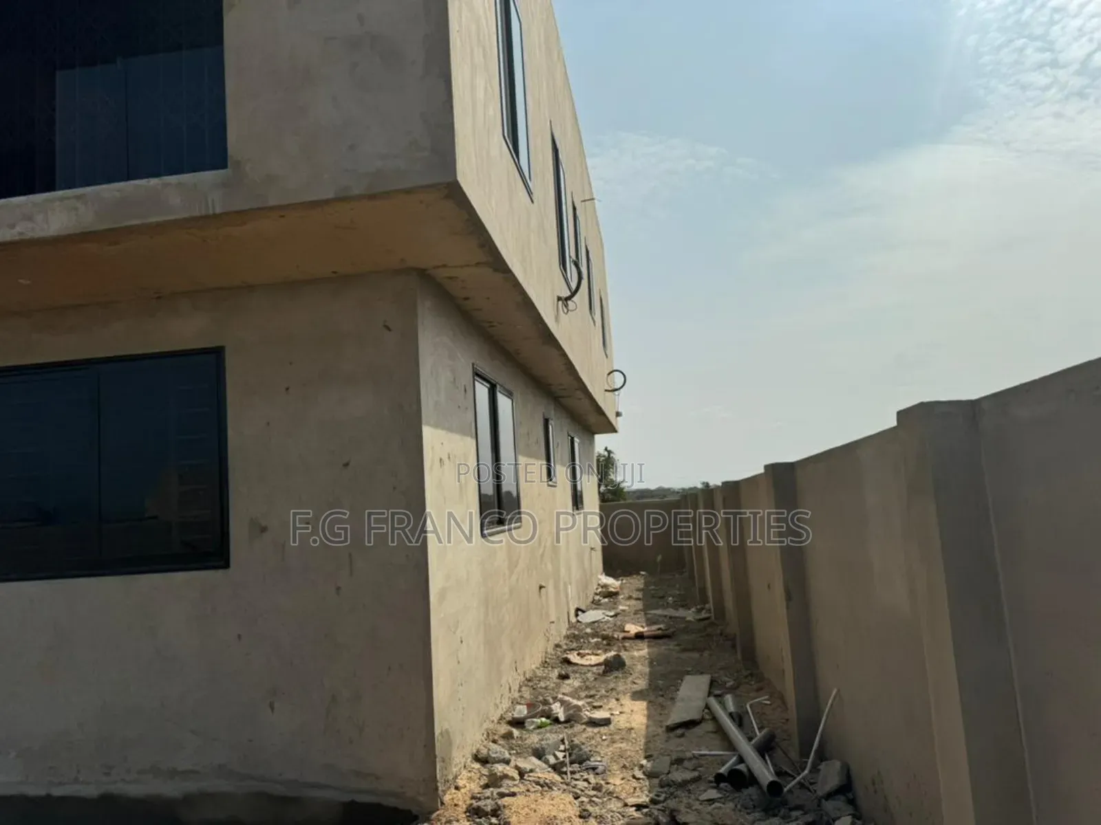 5bdrm House in K.G Franco, Ashaiman Municipal for sale