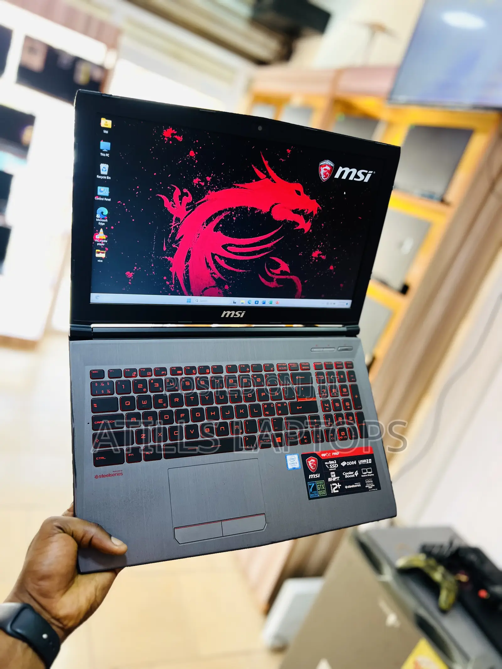 Laptop MSI GV62 7RD 8GB Intel Core I5 SSD 1.5T