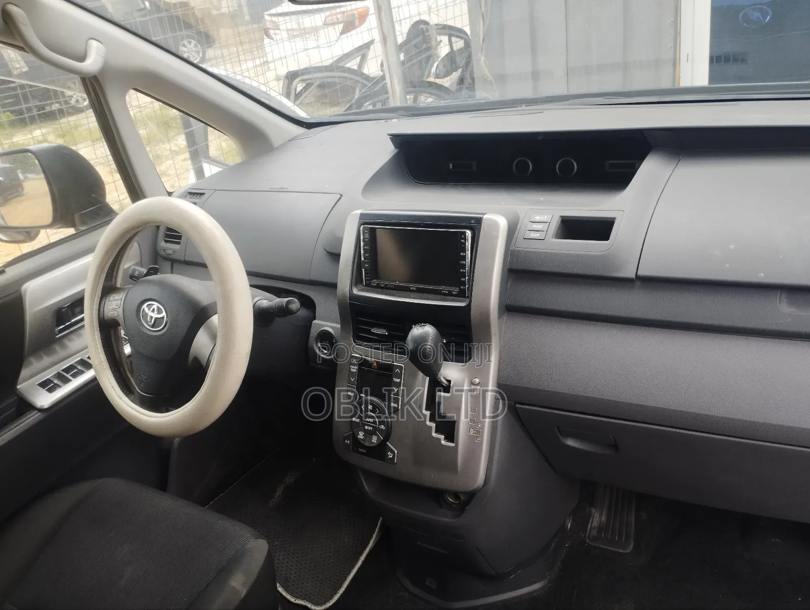 Toyota Voxy 2010 Gray