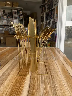 Stylish Design Cutlery Set (24pcs)