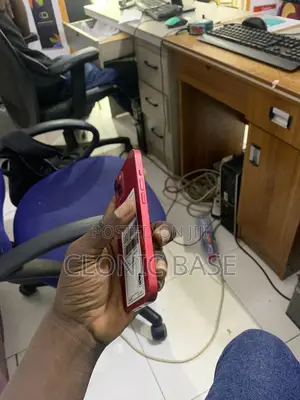Apple iPhone 13 128 GB Red