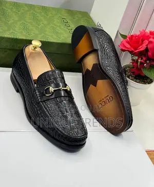 Gucci Crocodile Pattern Leather Loafers ( Black Coffee)