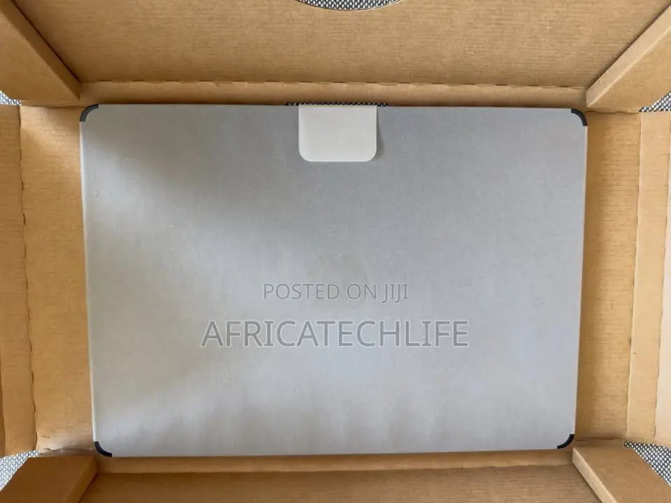 New Laptop Apple MacBook Air 2024 M3 16GB Apple M3 SSD 512GB