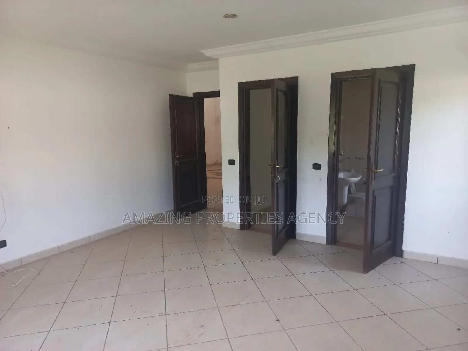 5bdrm House in For Sale 5 Bedrooms, East Legon for sale