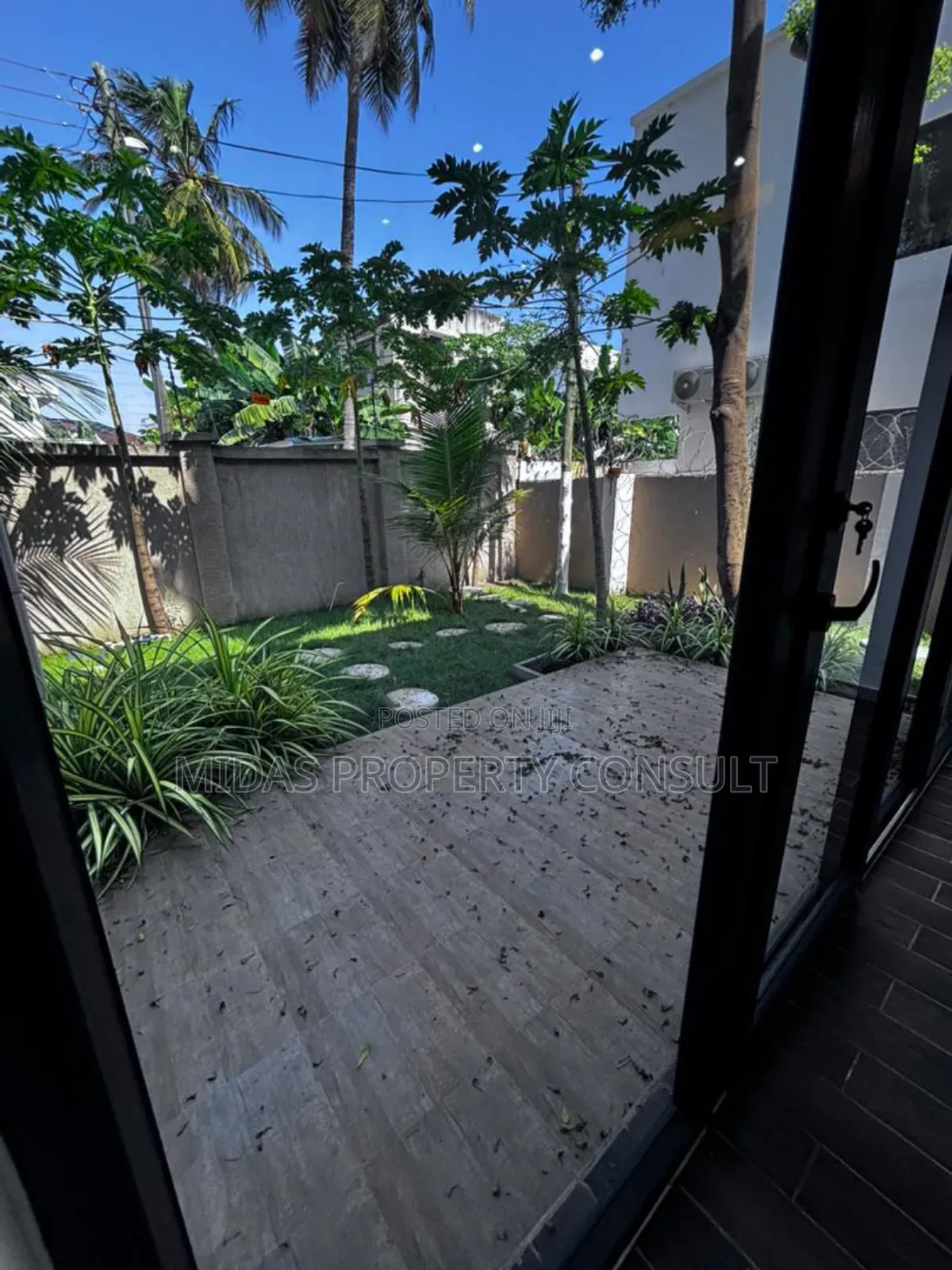 4bdrm Townhouse/Terrace in Labone for sale