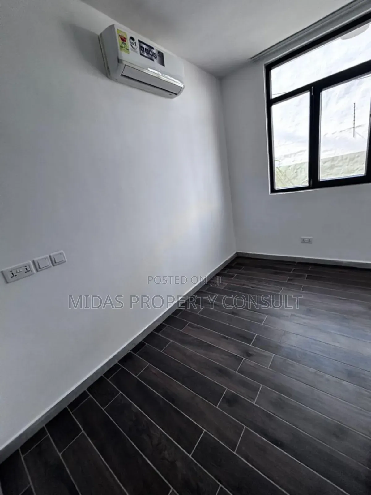 4bdrm Townhouse/Terrace in Labone for sale