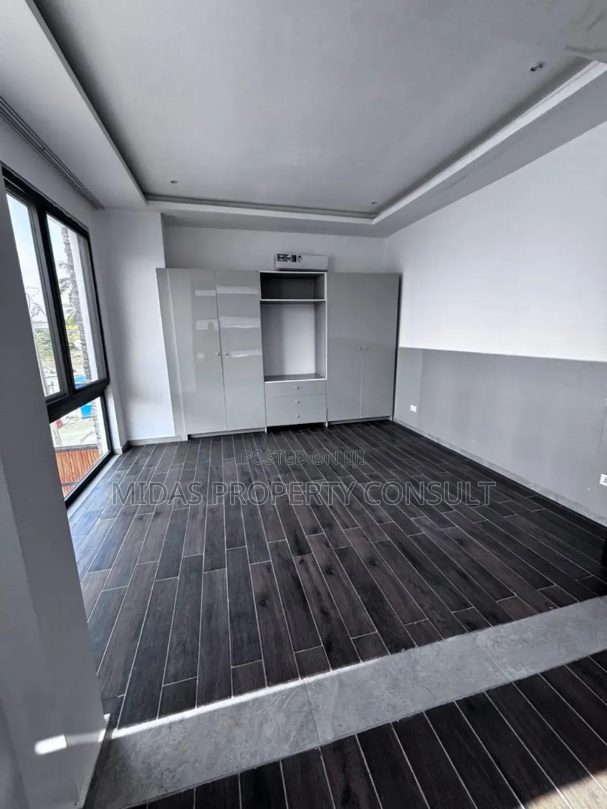 4bdrm Townhouse/Terrace in Labone for sale