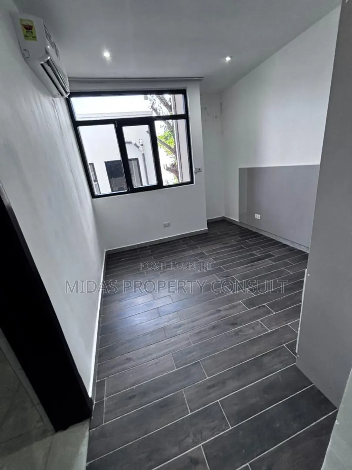 4bdrm Townhouse/Terrace in Labone for sale