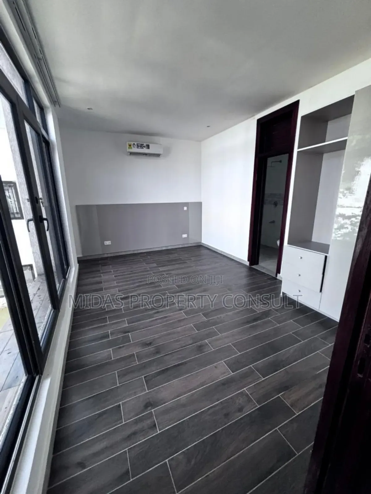 4bdrm Townhouse/Terrace in Labone for sale