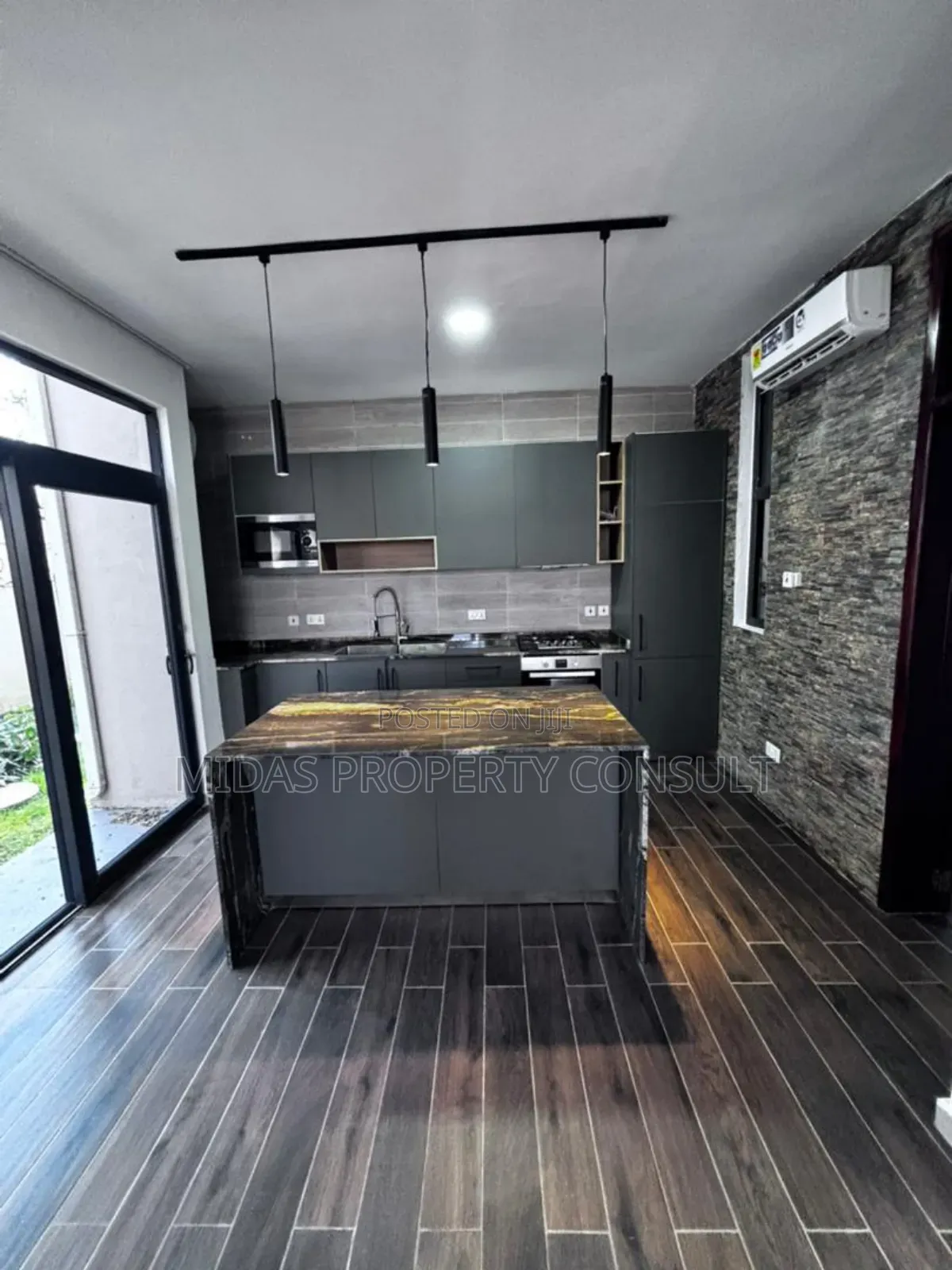 4bdrm Townhouse/Terrace in Labone for sale