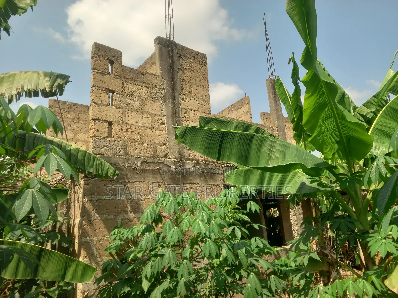 12bdrm House in Kenyasi Adwumam, Kumasi Metropolitan for sale