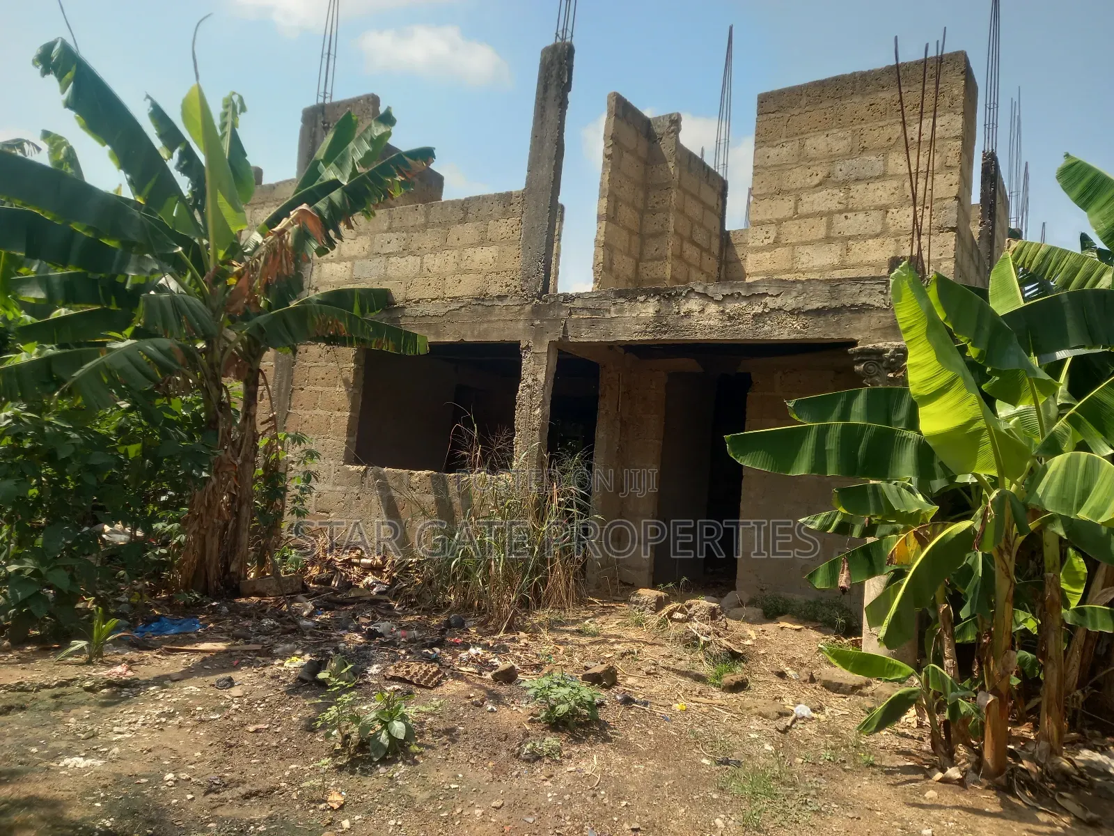 12bdrm House in Kenyasi Adwumam, Kumasi Metropolitan for sale