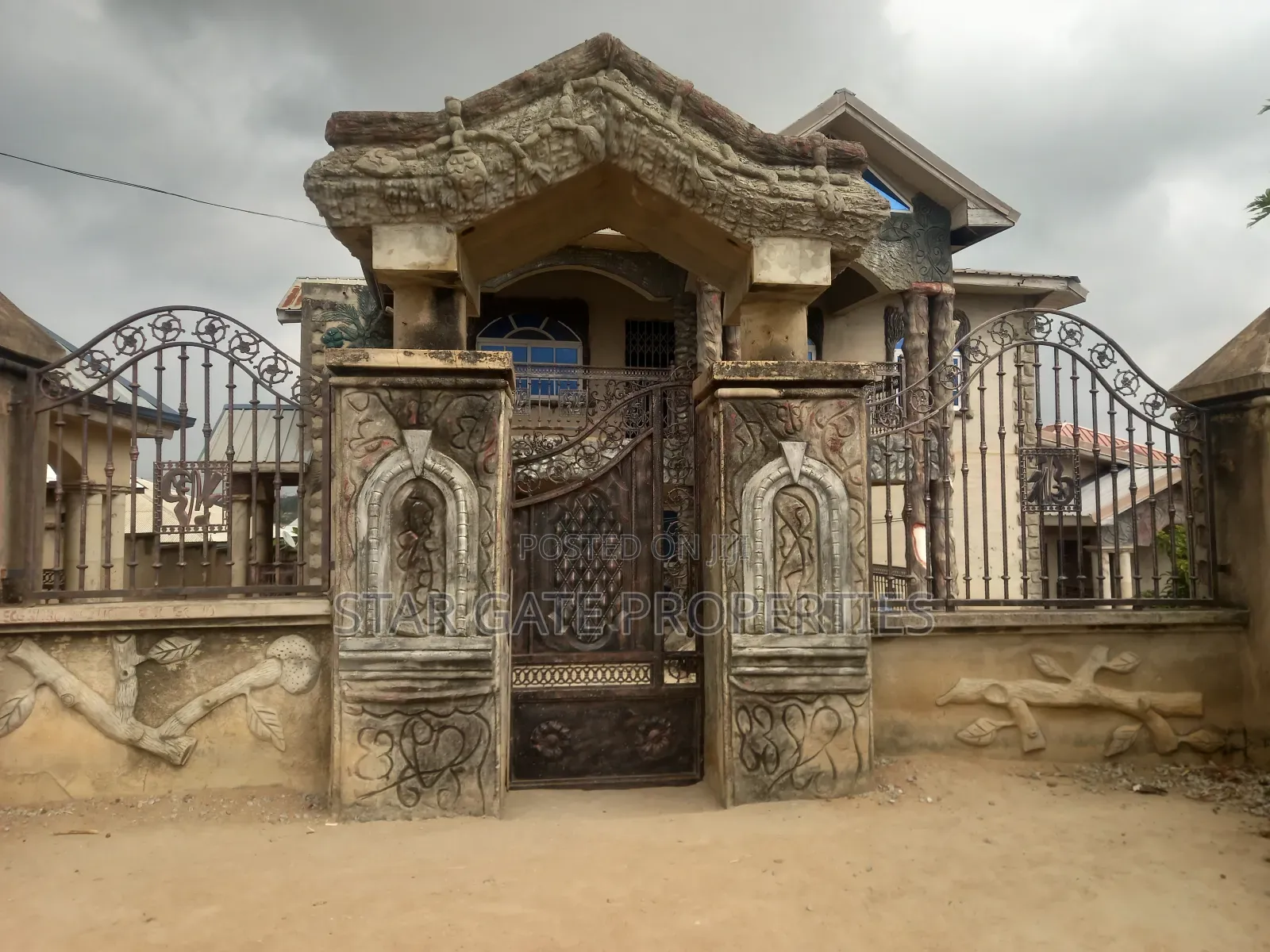 8bdrm House in Kodie, Kumasi Metropolitan for sale