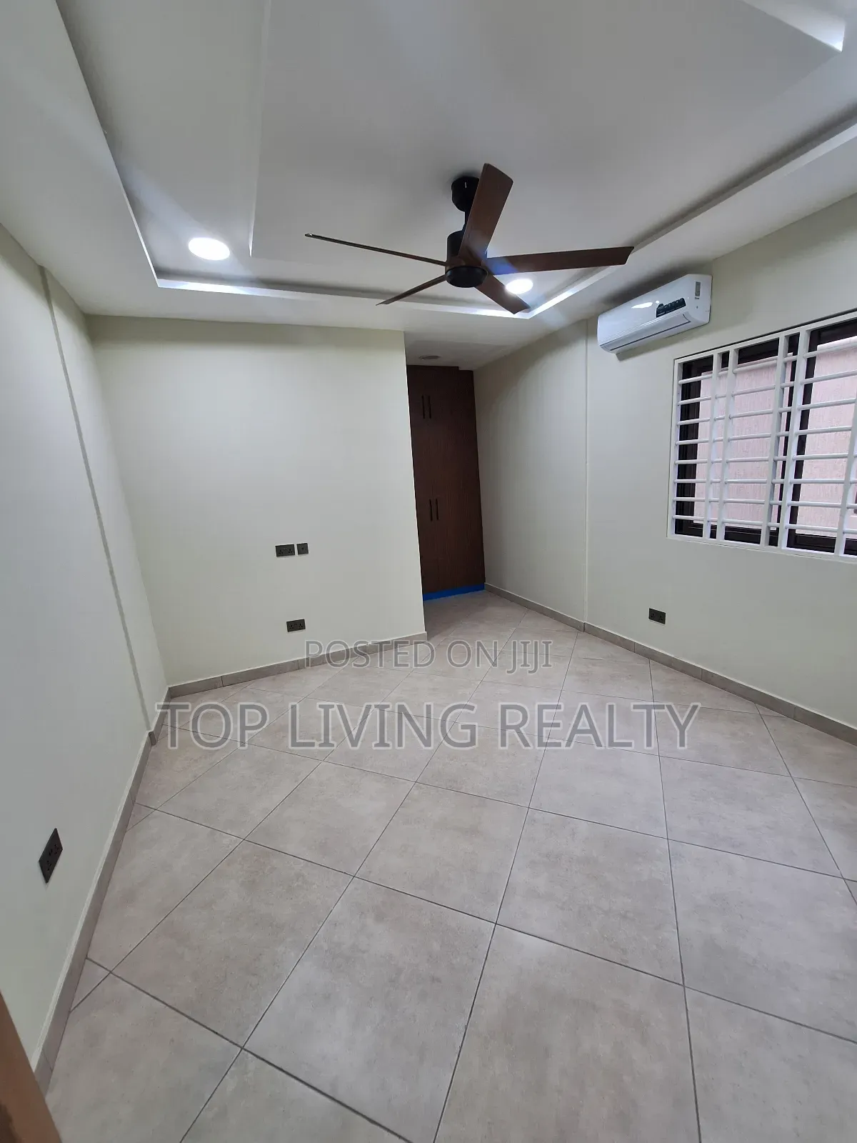 4bdrm Townhouse / Terrace in One Touch, Airport Residential Area