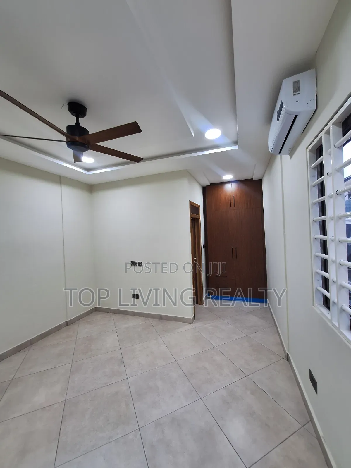 4bdrm Townhouse / Terrace in One Touch, Airport Residential Area