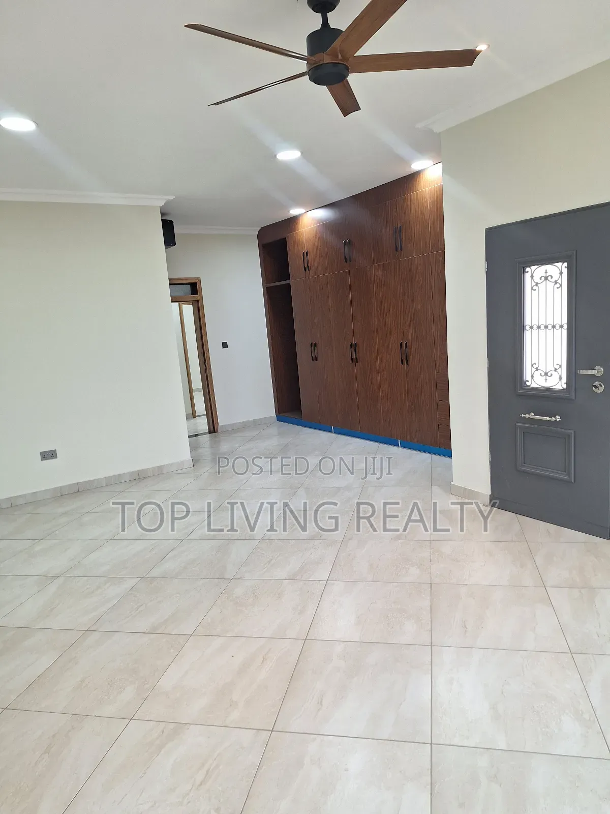 4bdrm Townhouse / Terrace in One Touch, Airport Residential Area