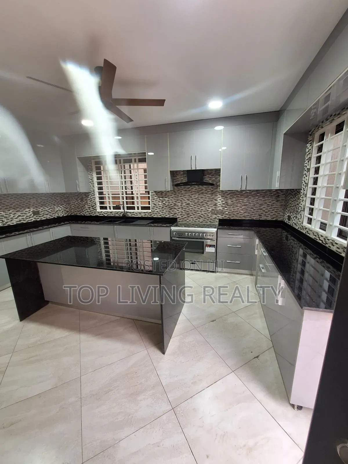 4bdrm Townhouse / Terrace in One Touch, Airport Residential Area