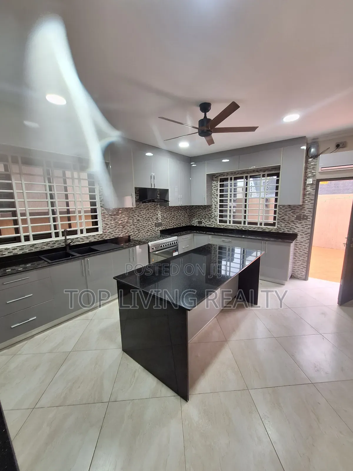 4bdrm Townhouse / Terrace in One Touch, Airport Residential Area
