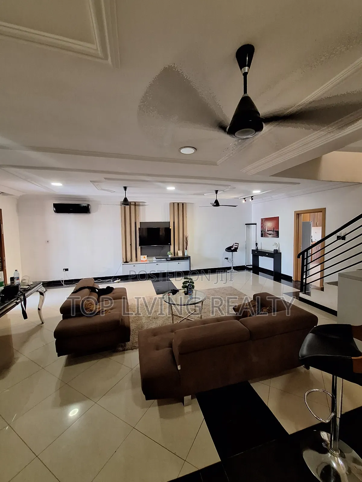 Furnished 3bdrm Townhouse / Terrace in School Junction for rent