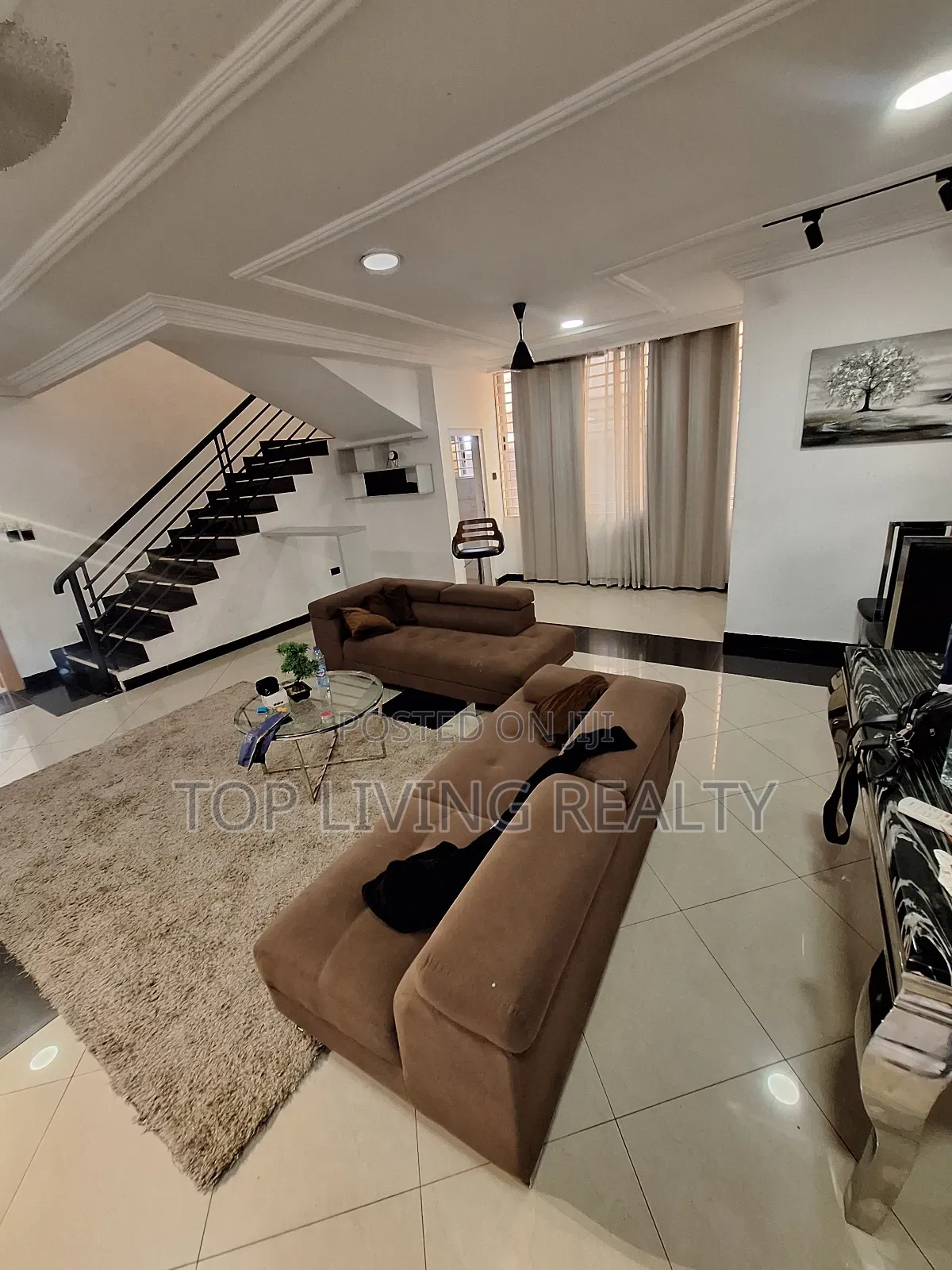 Furnished 3bdrm Townhouse / Terrace in School Junction for rent