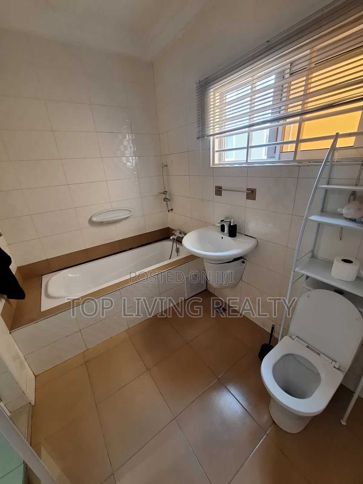 Furnished 3bdrm Townhouse / Terrace in School Junction for rent