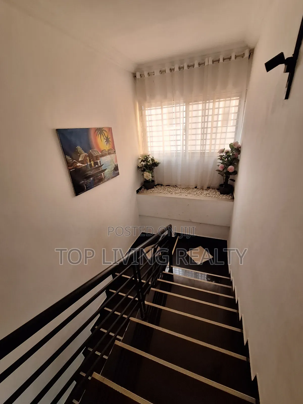 Furnished 3bdrm Townhouse / Terrace in School Junction for rent