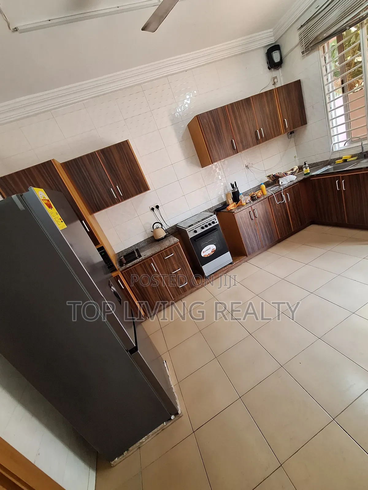 Furnished 3bdrm Townhouse / Terrace in School Junction for rent