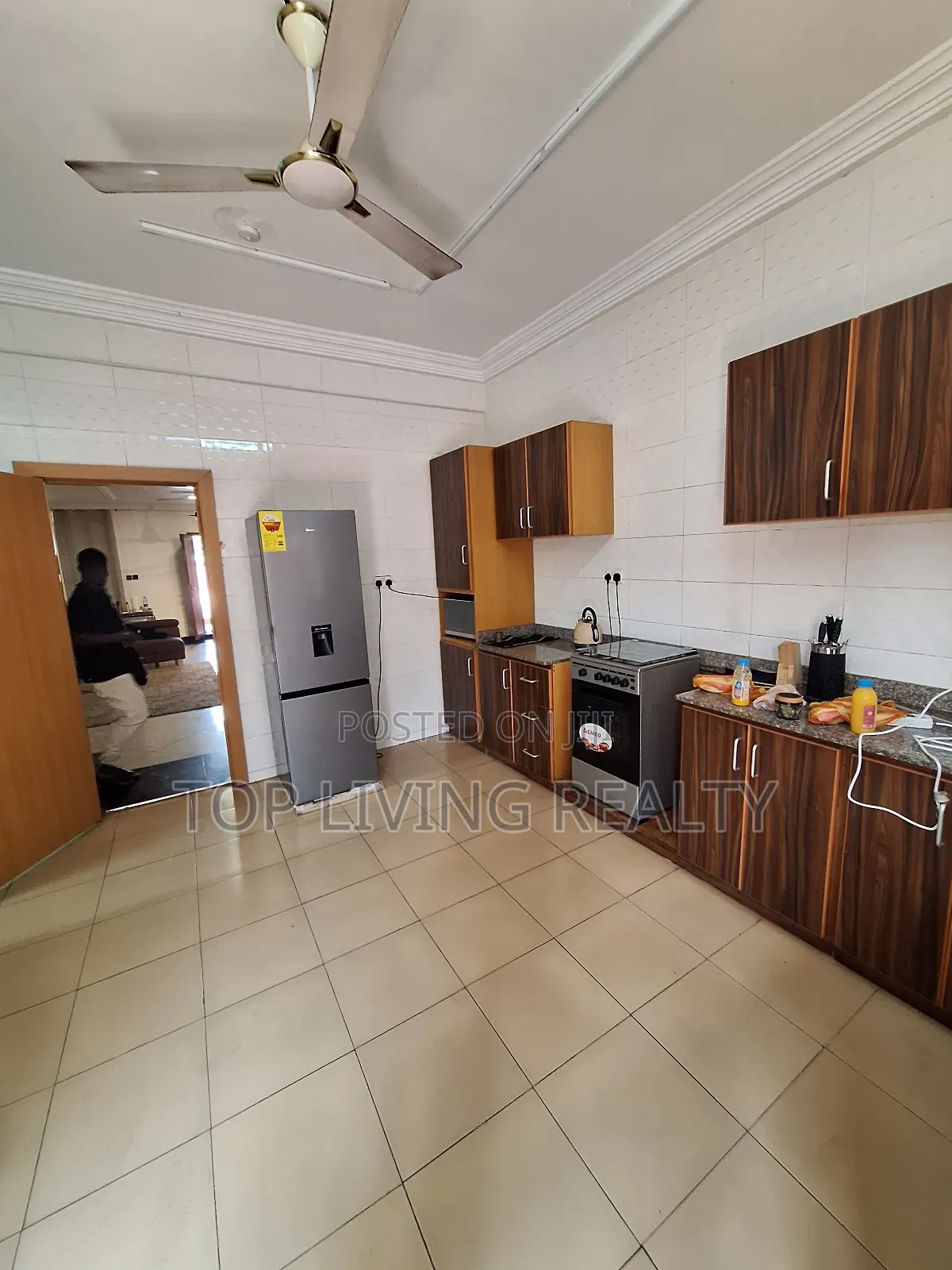 Furnished 3bdrm Townhouse / Terrace in School Junction for rent