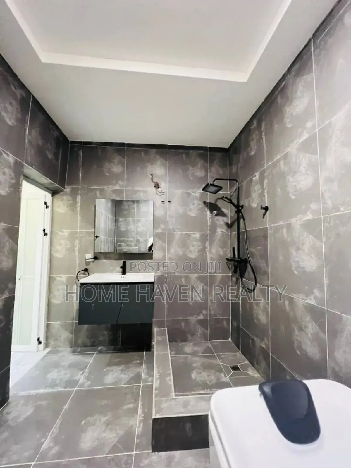 4bdrm House in Abokobi for sale