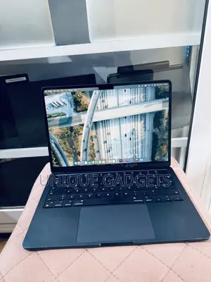 Laptop Apple MacBook Air 2022 M2 8GB Apple M2 SSD 256GB
