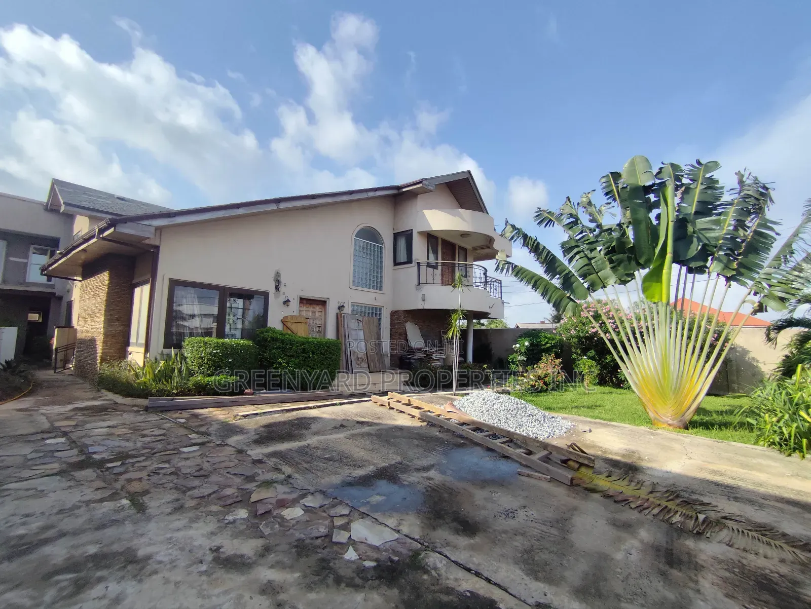 6bdrm Apartment in Com 18, Lashibi for sale