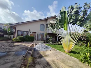 6bdrm Apartment in Com 18, Lashibi for sale