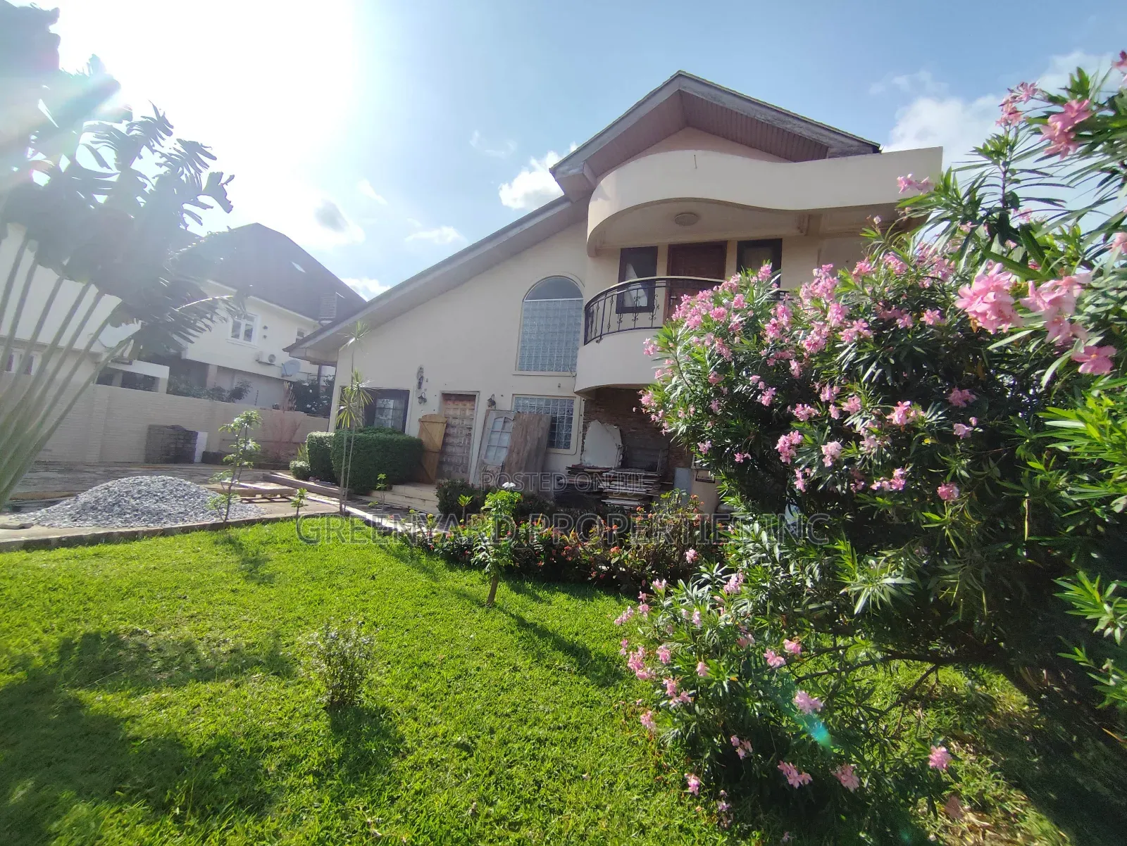 6bdrm Apartment in Com 18, Lashibi for sale
